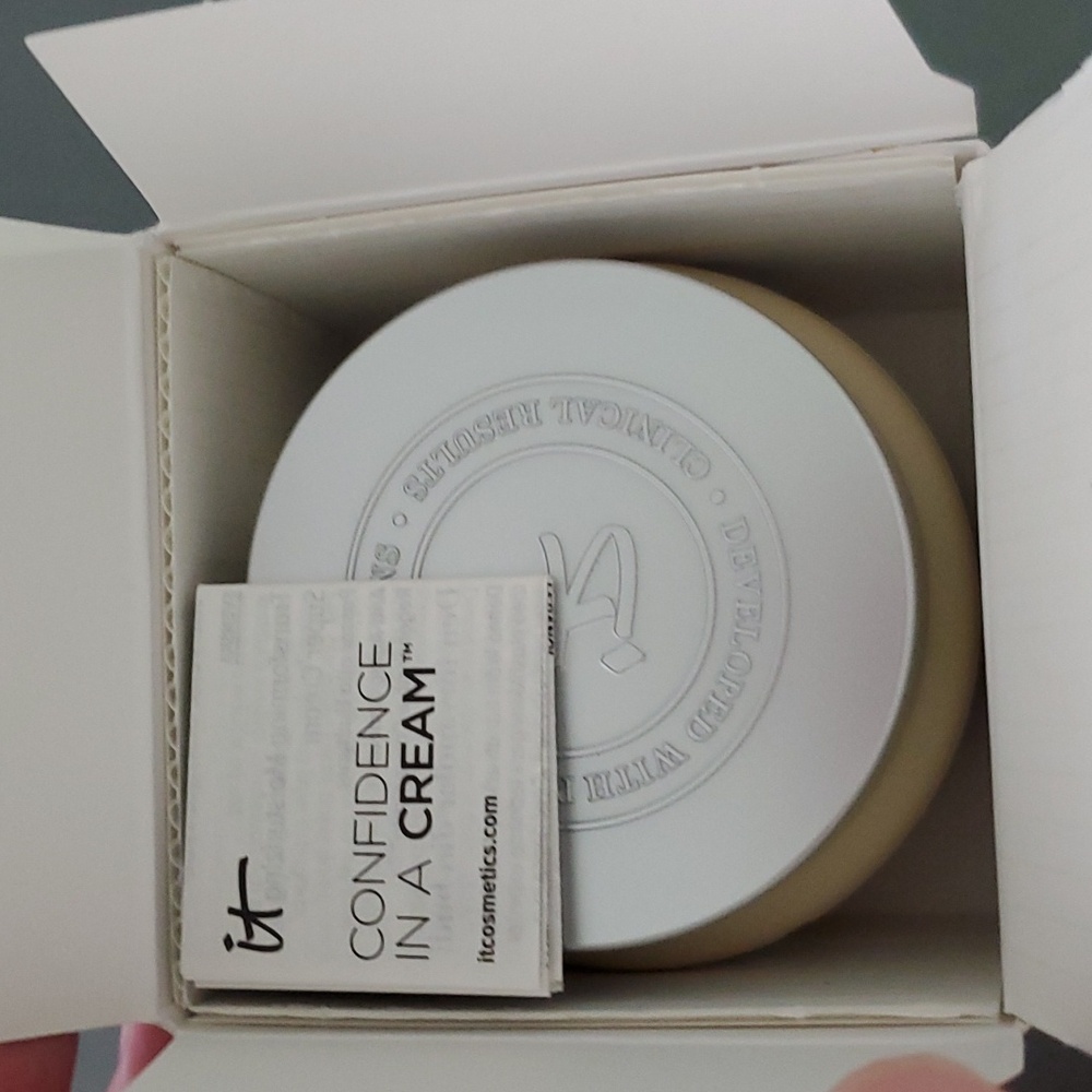 IT Cosmetics - Confidence in a Cream Moisturizing Super Cream: Anti-Aging Armour